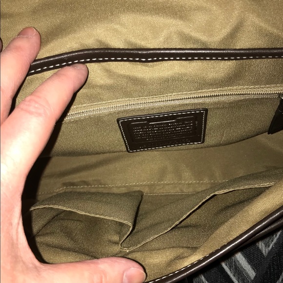 Coach Hampton brown signature flap shoulder bag - Picture 4 of 8